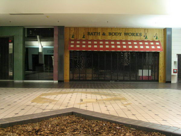 Wonderland Mall (Wonderland Shopping Center) - 2004 Photo